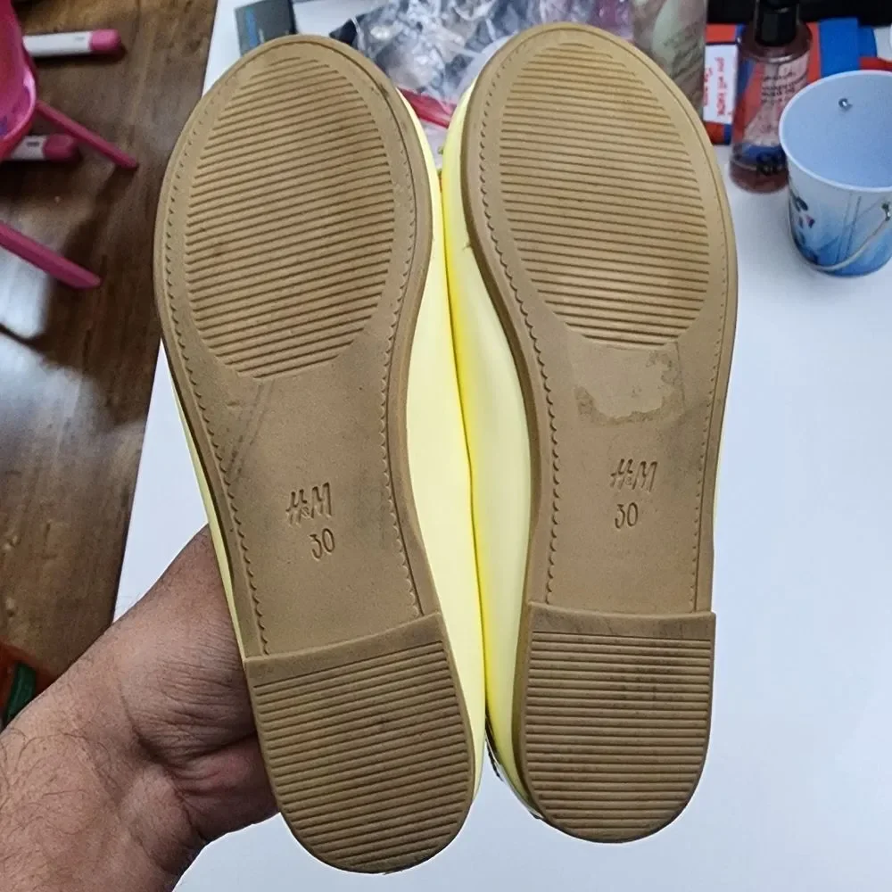 H&M Girls Yellow Patent Mary Jane Ballet Flats Shoes Size 12.5